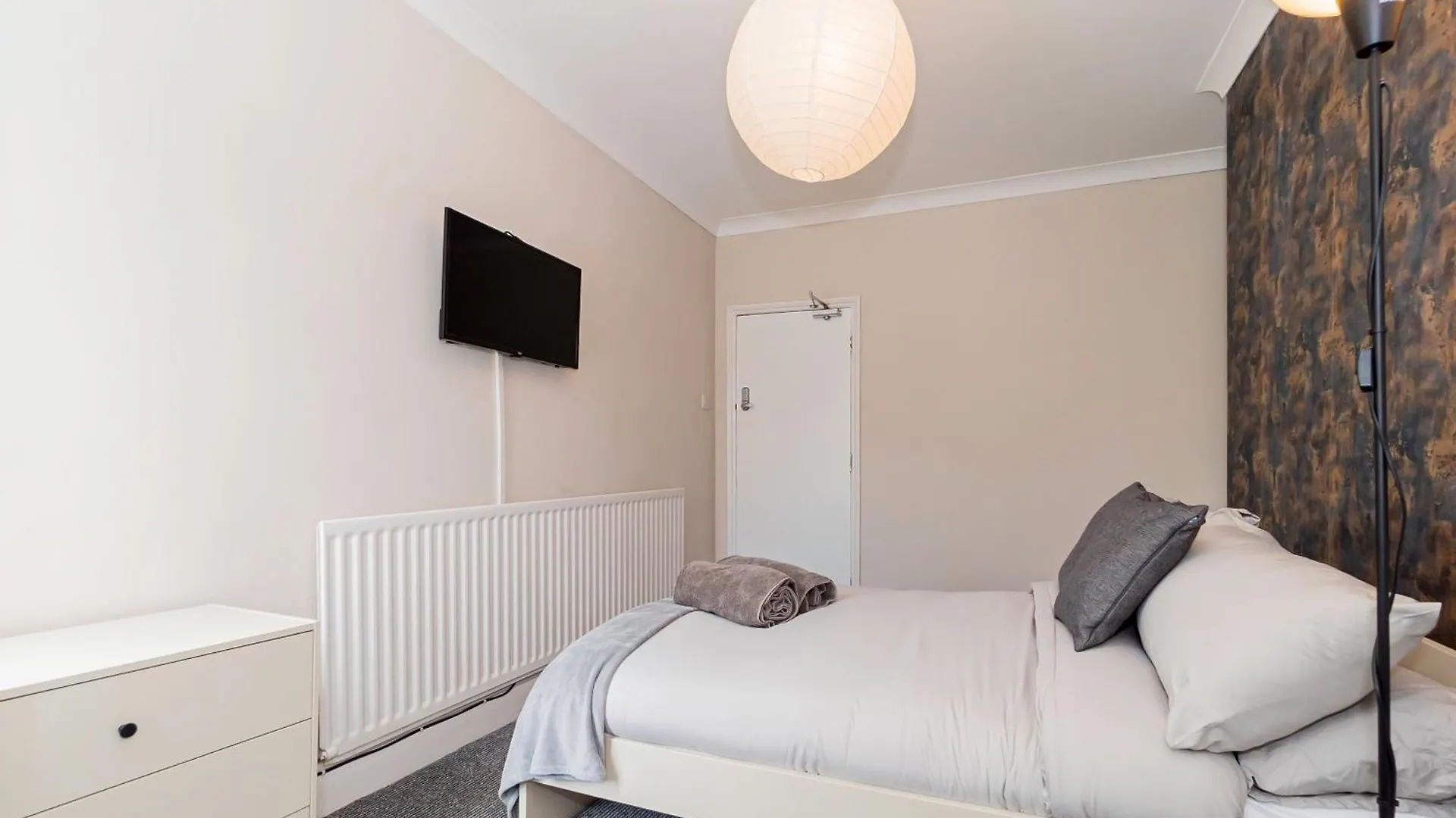 Shirley House 5, Guest House, Self Catering, Self Check In With Smart Locks, Use Of Fully Equipped Kitchen, Close To City Centre, Ideal For Longer Stays And Fawley Contractors Southampton