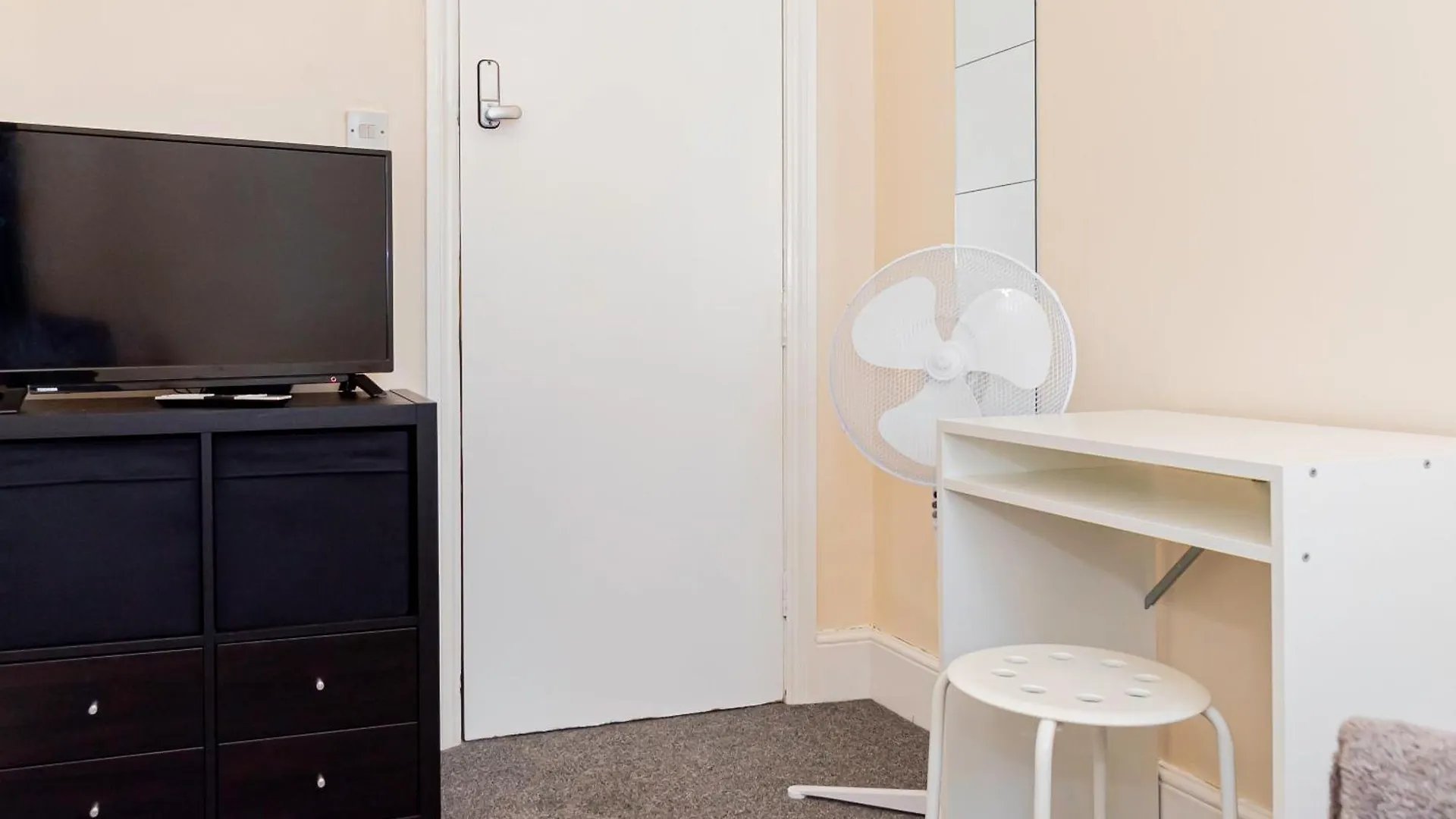 Shirley House 5, Guest House, Self Catering, Self Check In With Smart Locks, Use Of Fully Equipped Kitchen, Close To City Centre, Ideal For Longer Stays And Fawley Contractors Southampton