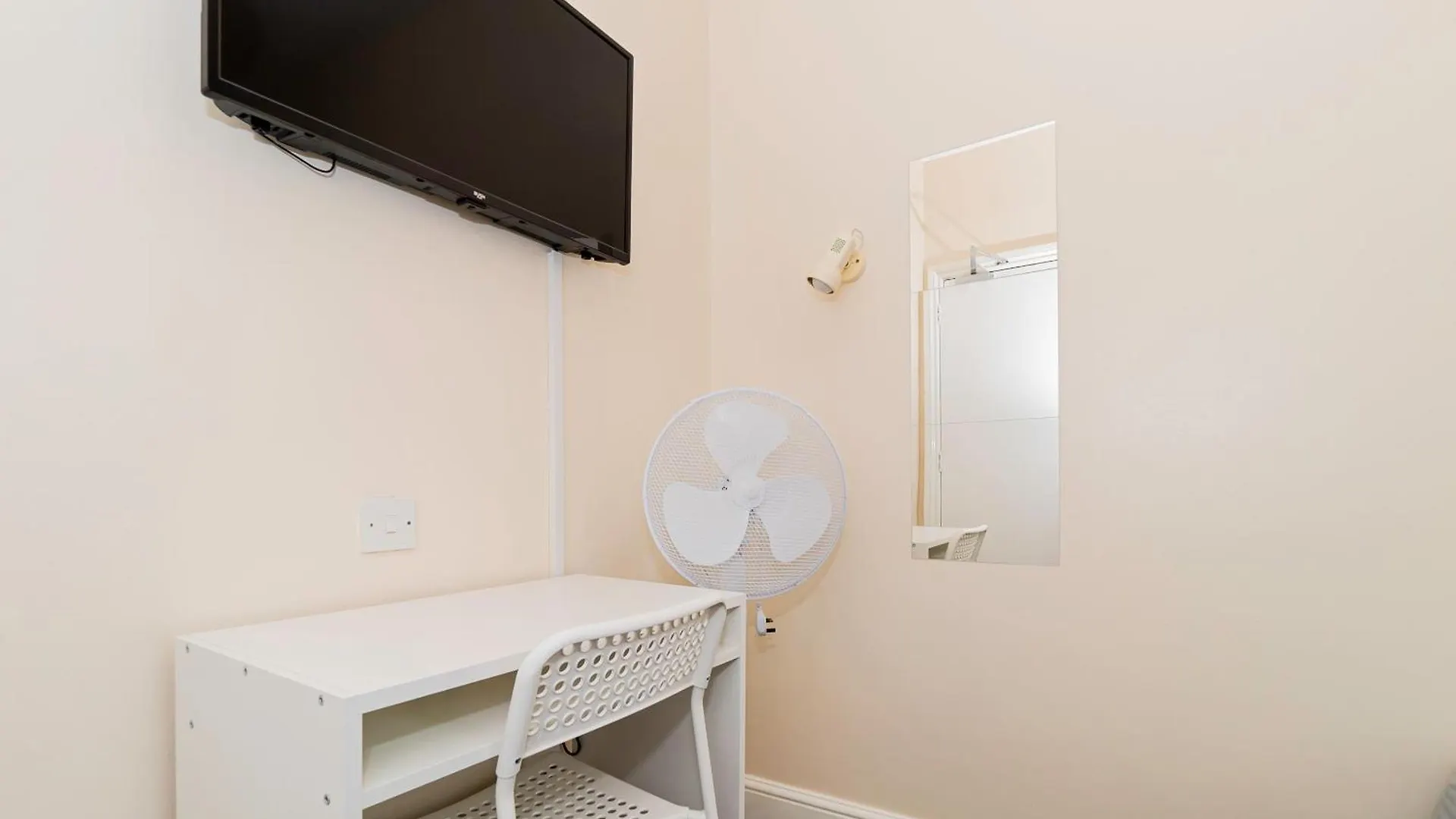 Shirley House 5, Guest House, Self Catering, Self Check In With Smart Locks, Use Of Fully Equipped Kitchen, Close To City Centre, Ideal For Longer Stays And Fawley Contractors Southampton
