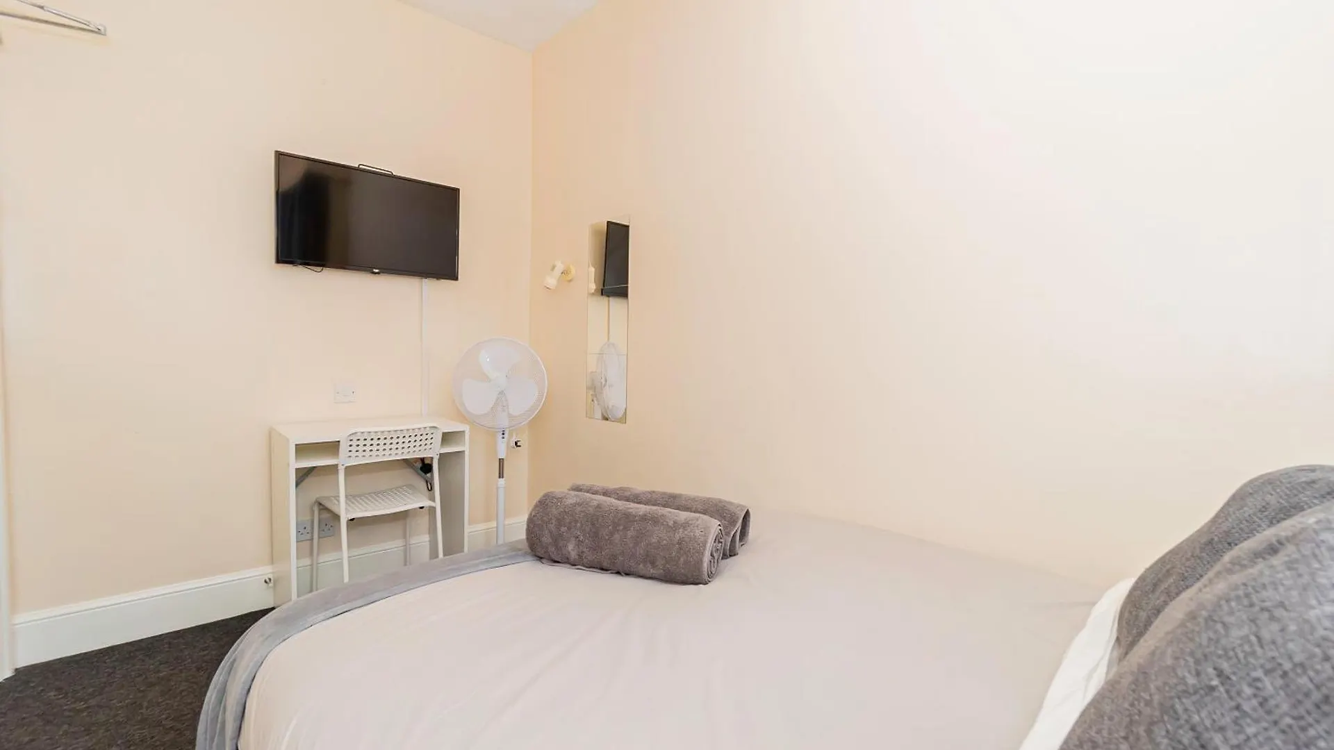 Shirley House 5, Guest House, Self Catering, Self Check In With Smart Locks, Use Of Fully Equipped Kitchen, Close To City Centre, Ideal For Longer Stays And Fawley Contractors Southampton