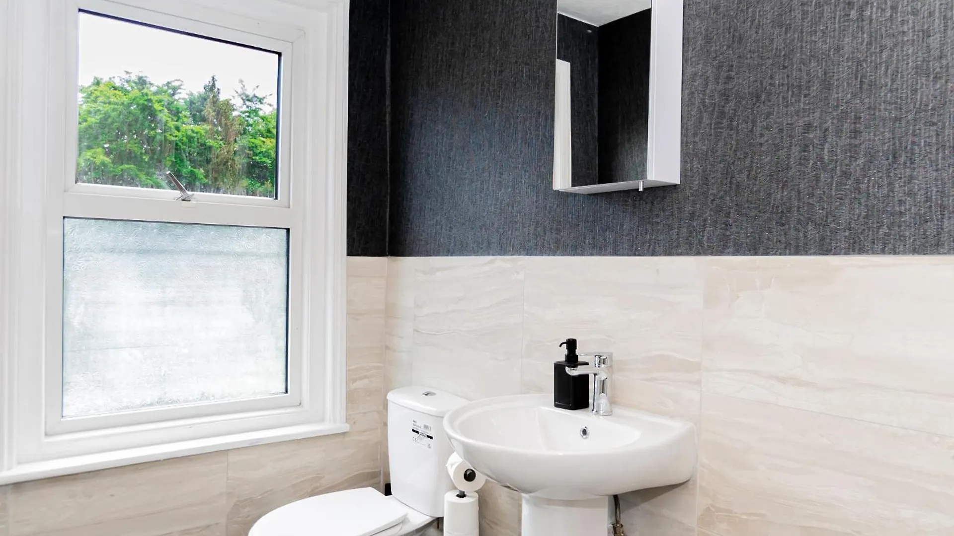 Shirley House 5, Guest House, Self Catering, Self Check In With Smart Locks, Use Of Fully Equipped Kitchen, Close To City Centre, Ideal For Longer Stays And Fawley Contractors Southampton