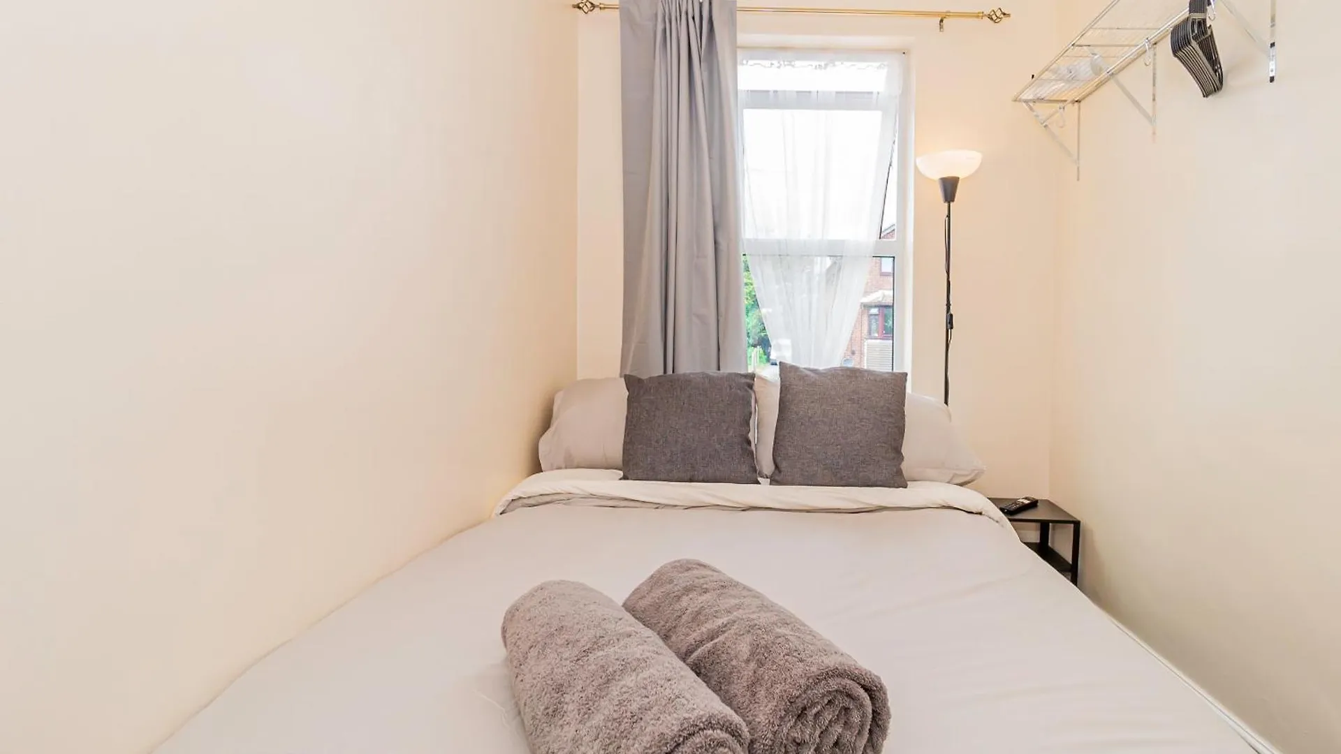 Shirley House 5, Guest House, Self Catering, Self Check In With Smart Locks, Use Of Fully Equipped Kitchen, Close To City Centre, Ideal For Longer Stays And Fawley Contractors Southampton United Kingdom