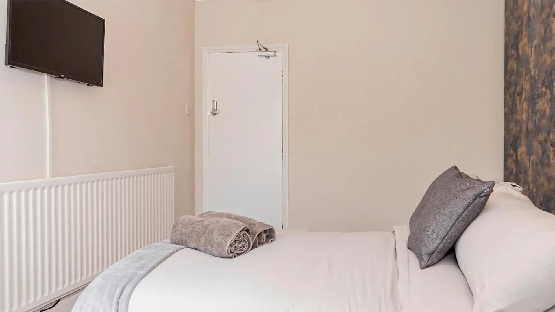 Shirley House 5, Guest House, Self Catering, Self Check In With Smart Locks, Use Of Fully Equipped Kitchen, Close To City Centre, Ideal For Longer Stays And Fawley Contractors Southampton United Kingdom